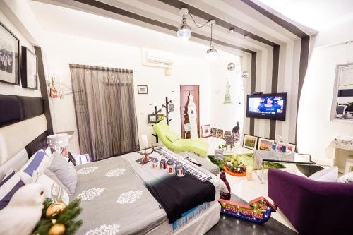 paris cafe hostel