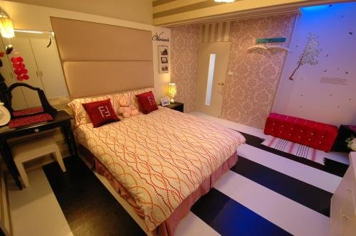 paris cafe hostel