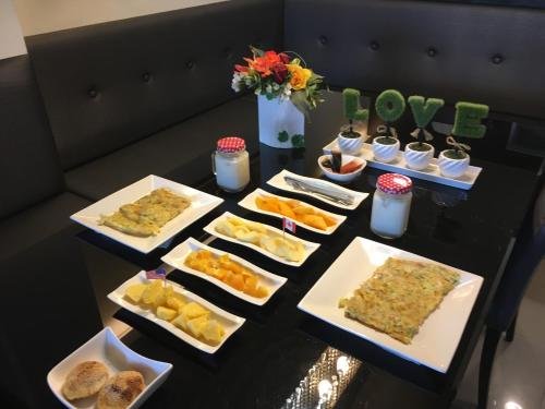 paris cafe hostel