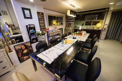 paris cafe hostel