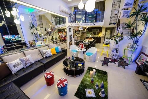 paris cafe hostel