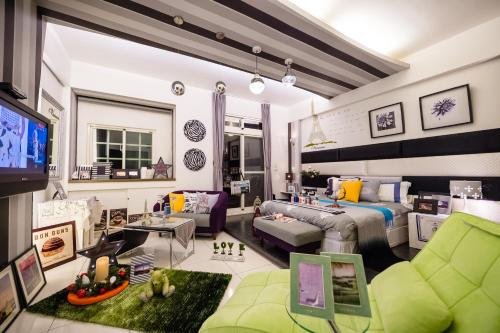 paris cafe hostel