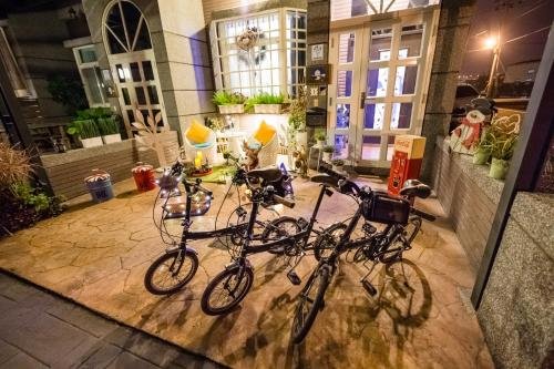 paris cafe hostel