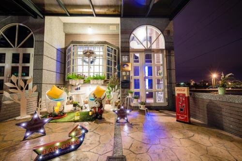 paris cafe hostel