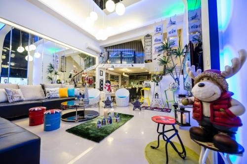 paris cafe hostel