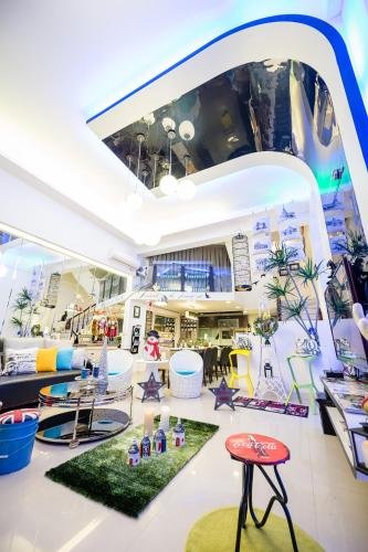 paris cafe hostel