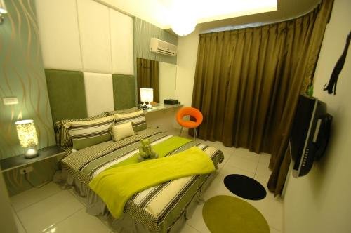 paris cafe hostel