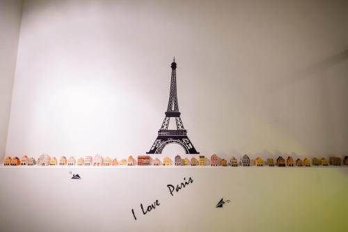 paris cafe hostel
