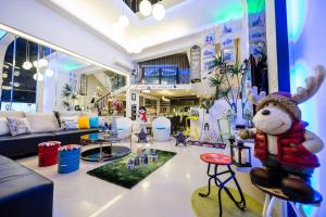 paris cafe hostel