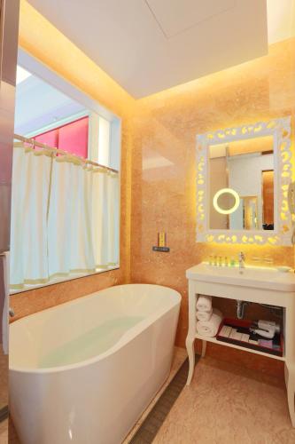 happiness inn xinzhuang