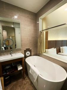 happiness inn xinzhuang