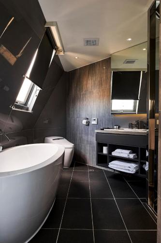 check inn taichung liming