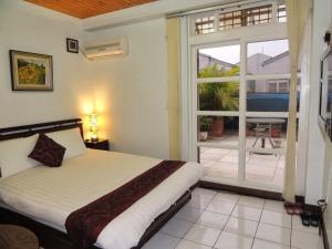 dongshan river left bank bandb