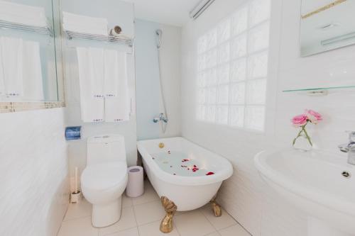 welcome the sun enjoy the moon