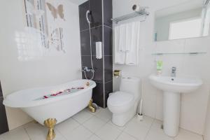 welcome the sun enjoy the moon