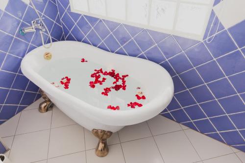 welcome the sun enjoy the moon