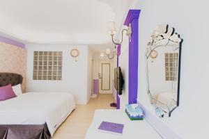 welcome the sun enjoy the moon