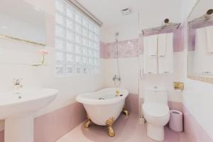 welcome the sun enjoy the moon