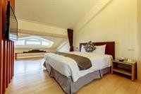 sasa nor lamour b and b