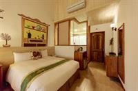 sasa nor lamour b and b