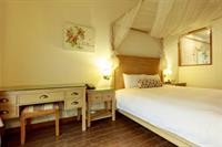 sasa nor lamour b and b