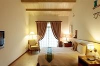 sasa nor lamour b and b