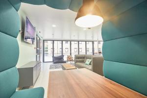 destiny student meadow court campus accommodation