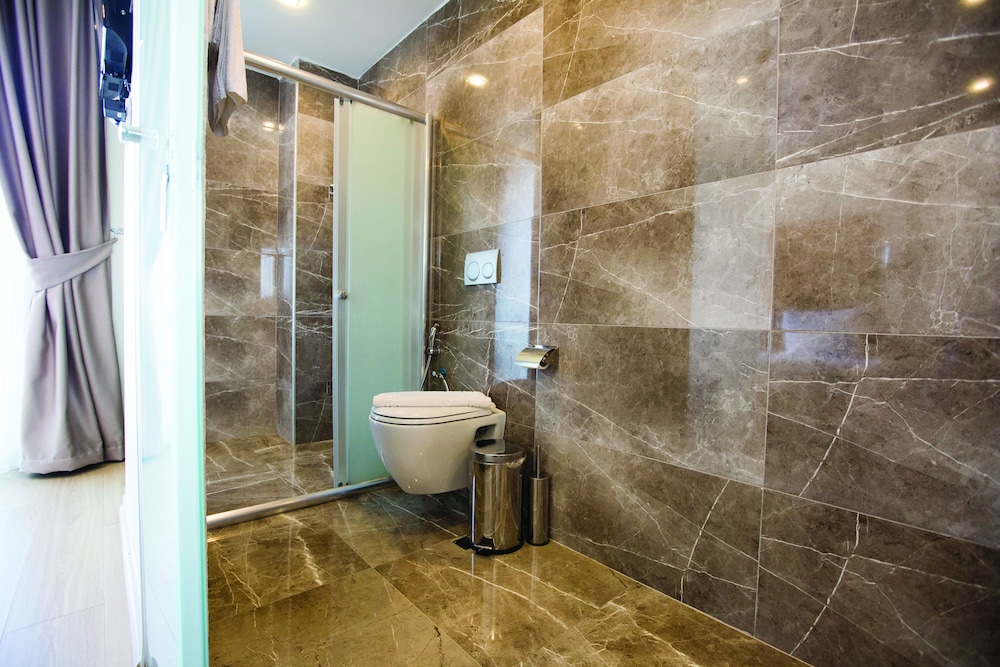 alesha suite