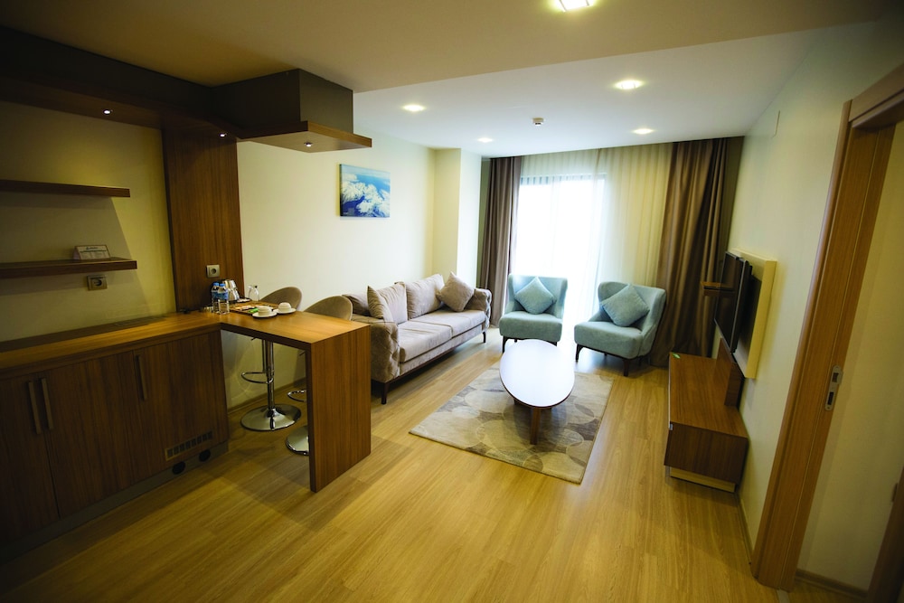 alesha suite