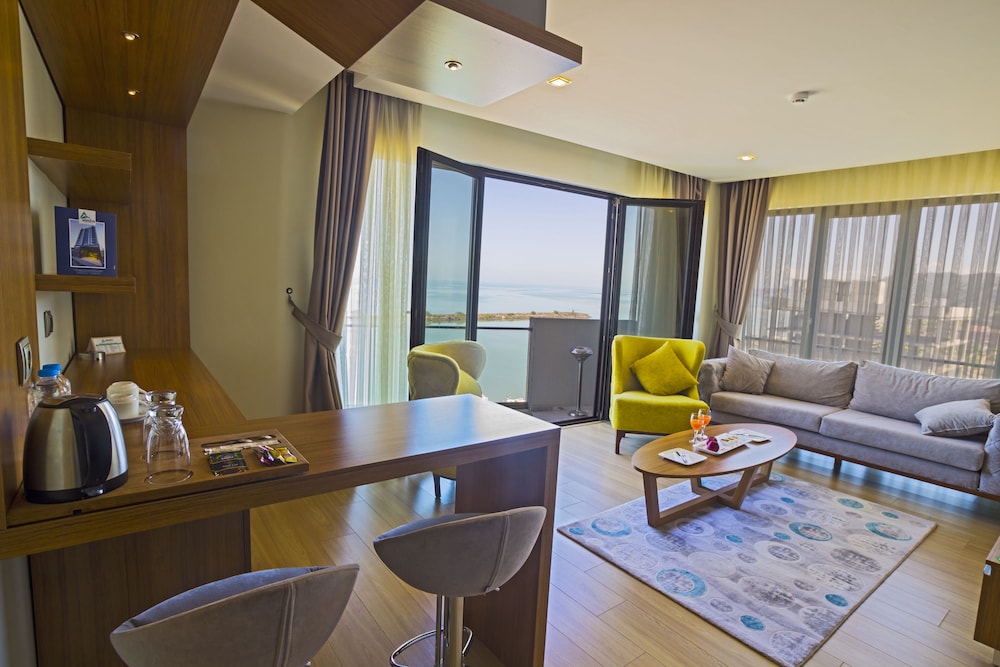 alesha suite