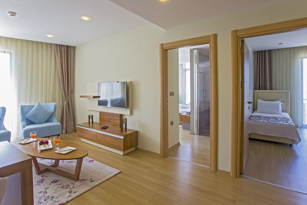 alesha suite
