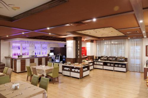 green wood hotel and spa