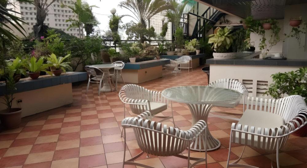 stone house hotel quezon city