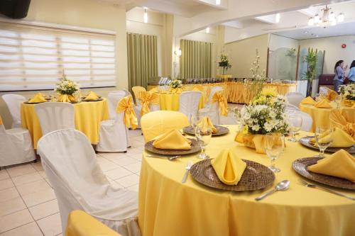 stone house hotel quezon city