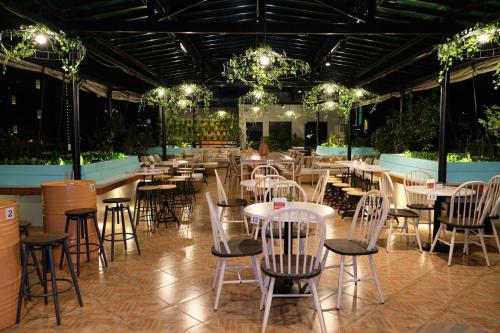 stone house hotel quezon city