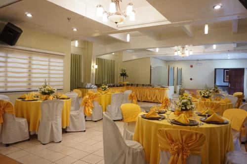 stone house hotel quezon city