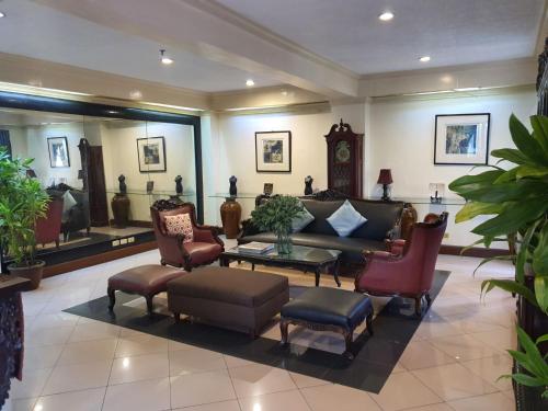 stone house hotel quezon city