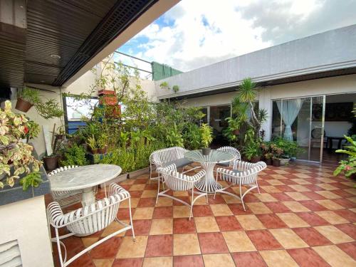 stone house hotel quezon city