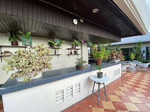 stone house hotel quezon city