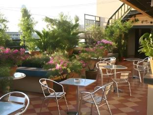 stone house hotel quezon city