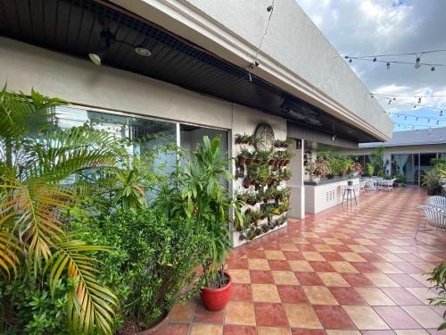 stone house hotel quezon city