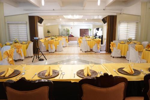 stone house hotel quezon city