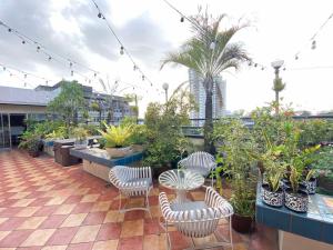 stone house hotel quezon city
