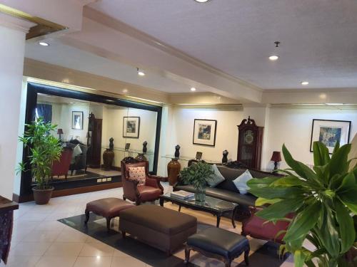 stone house hotel quezon city