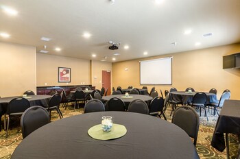 Cobblestone Hotel & Suites - Mccook,Red Willow County>>Mccook,3 star