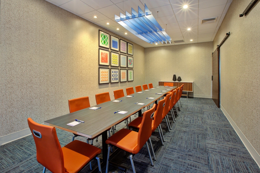 holiday inn express and suites new castle by ihg