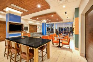 holiday inn express and suites new castle by ihg