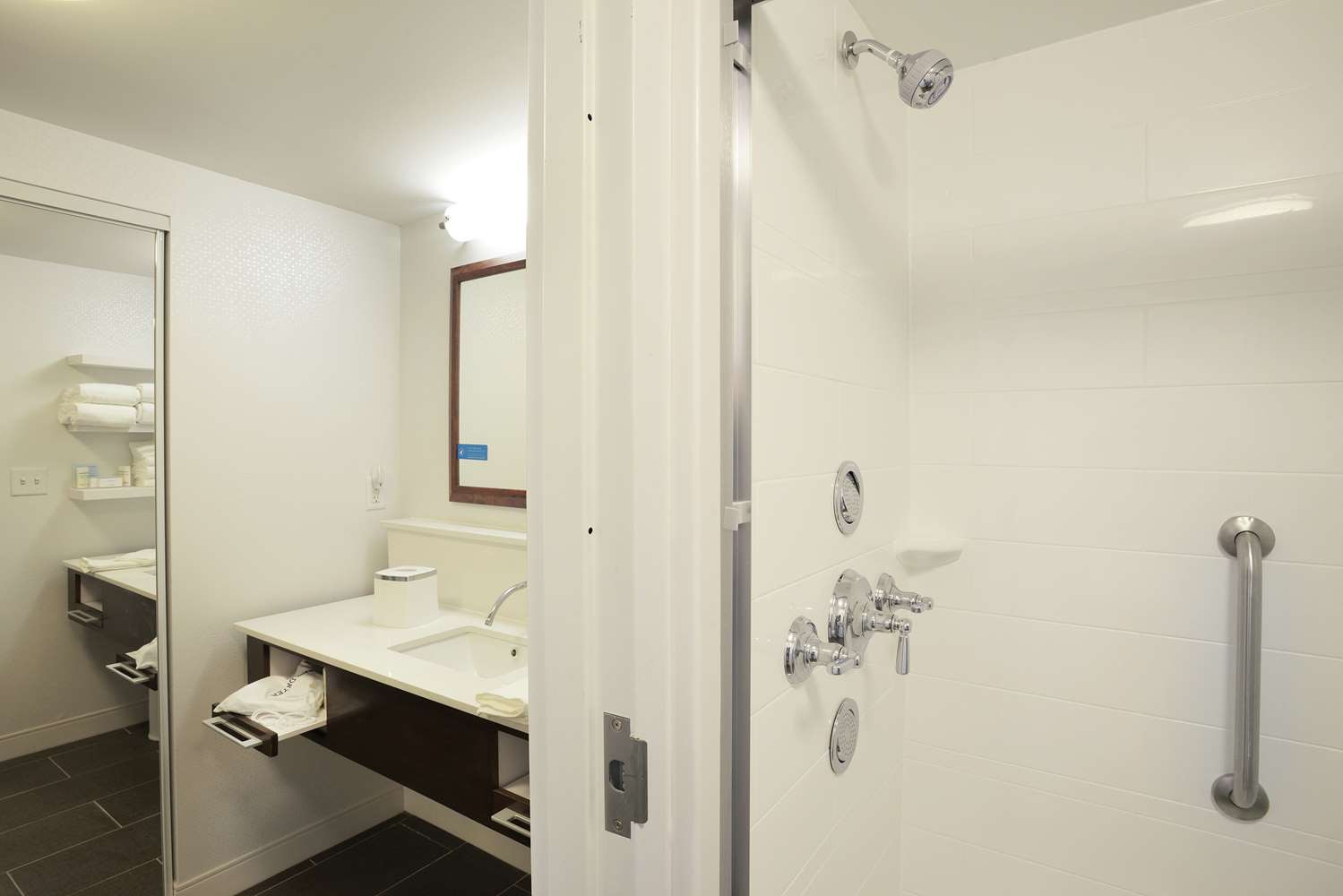 hampton inn and suites cincinnati kenwood