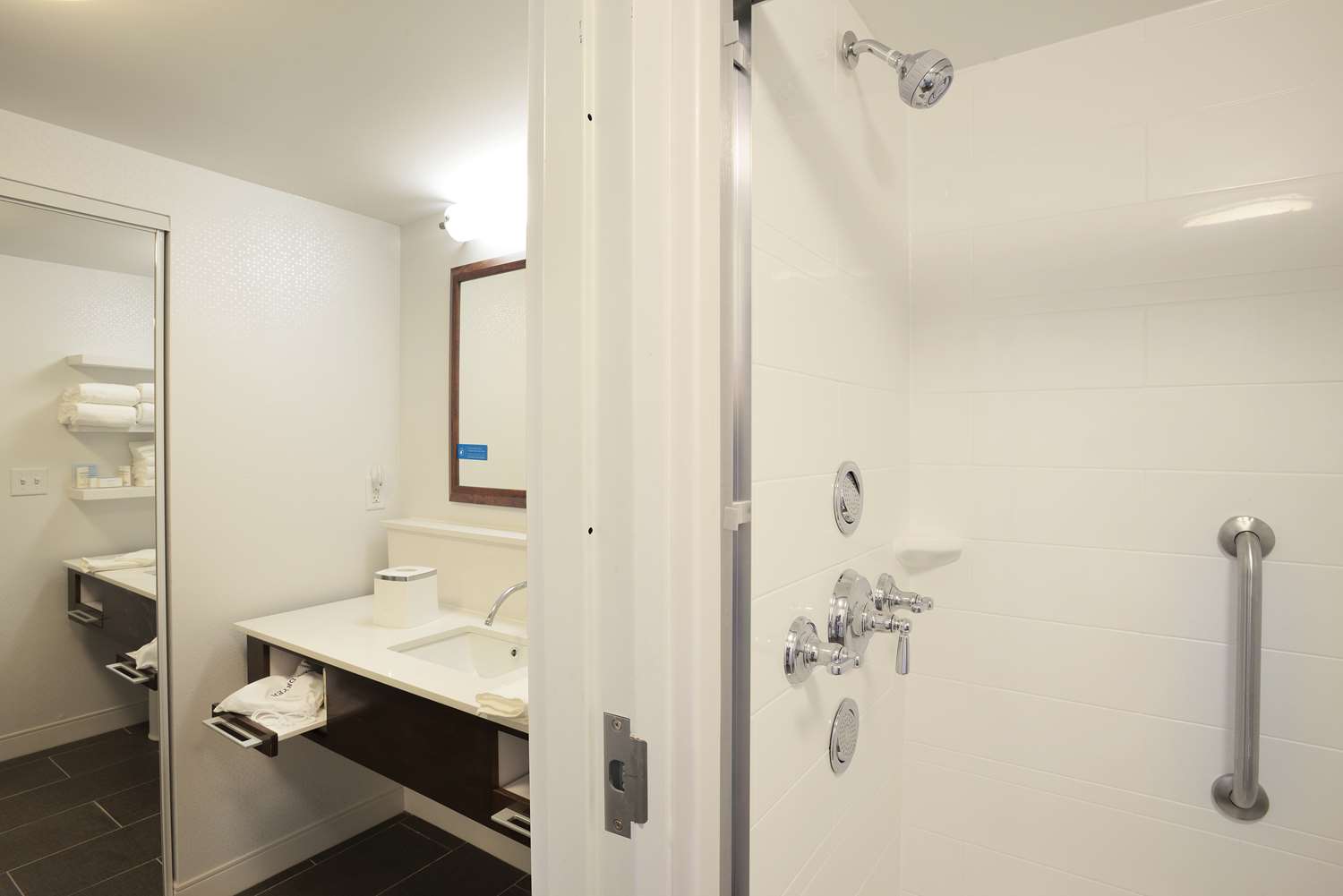 hampton inn and suites cincinnati kenwood