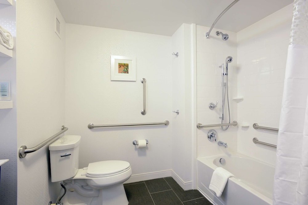 hampton inn and suites cincinnati kenwood